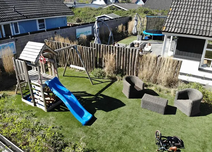 Dom wakacyjny Heerlijke Op 350 Meter Vanaf Het Strand!